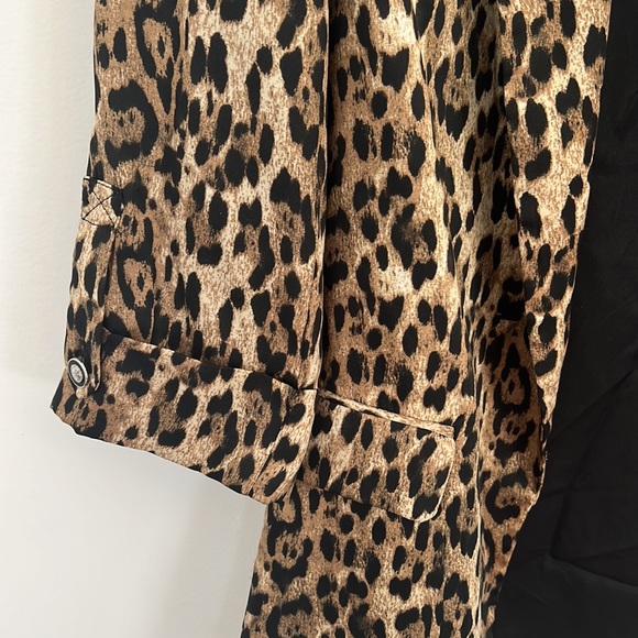Zara basic cheetah print blazer with cuffed mid length sleeves - Picture 3 of 4
